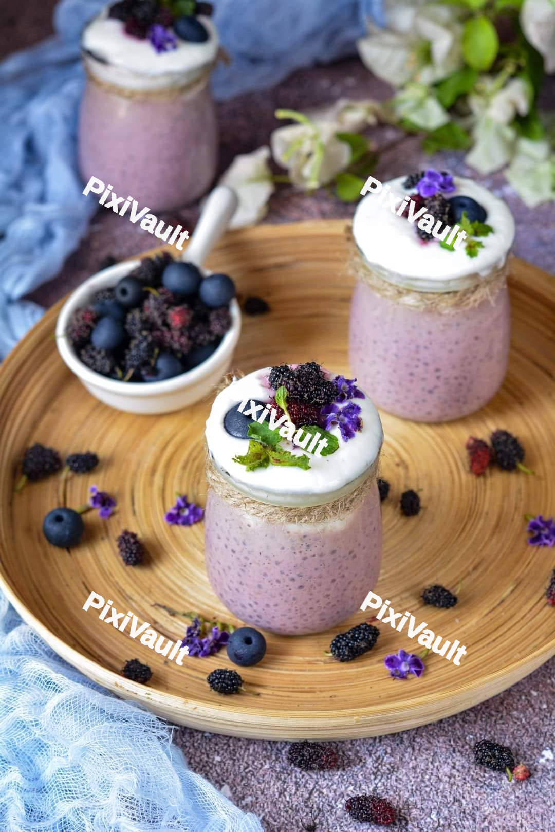 Smoothies with blueberries